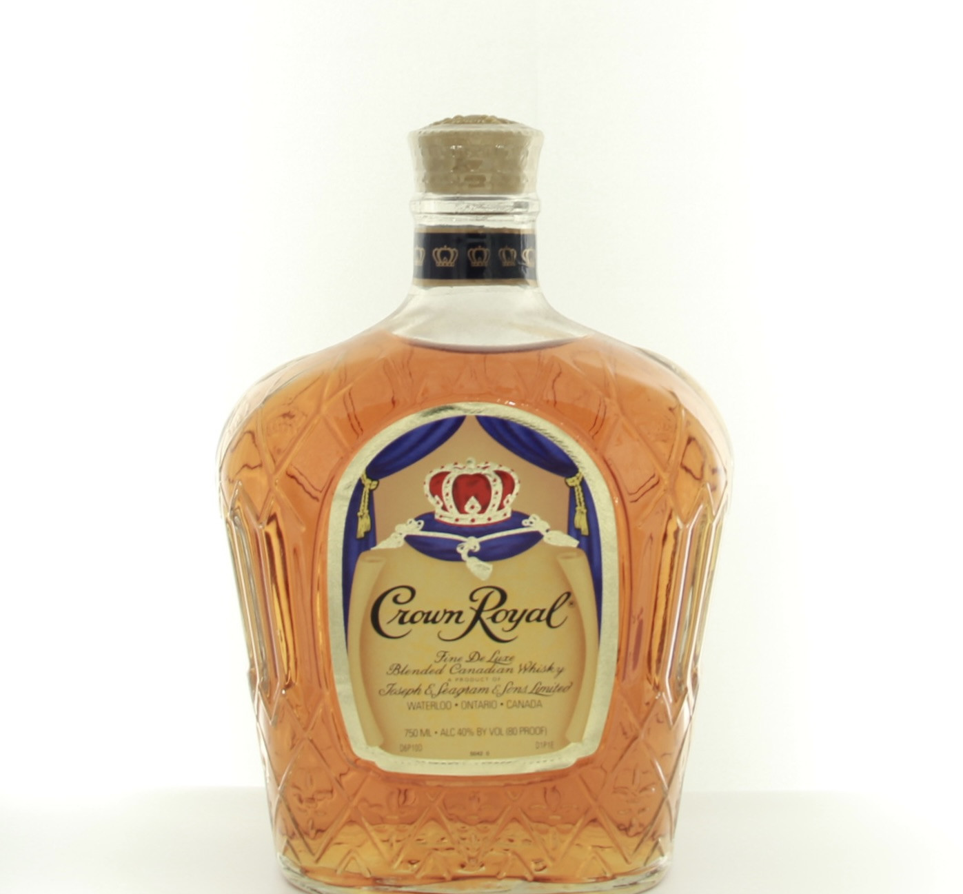Crown Royal Fine De Luxe Blended Canadian Whisky 75cl – whisky bottle