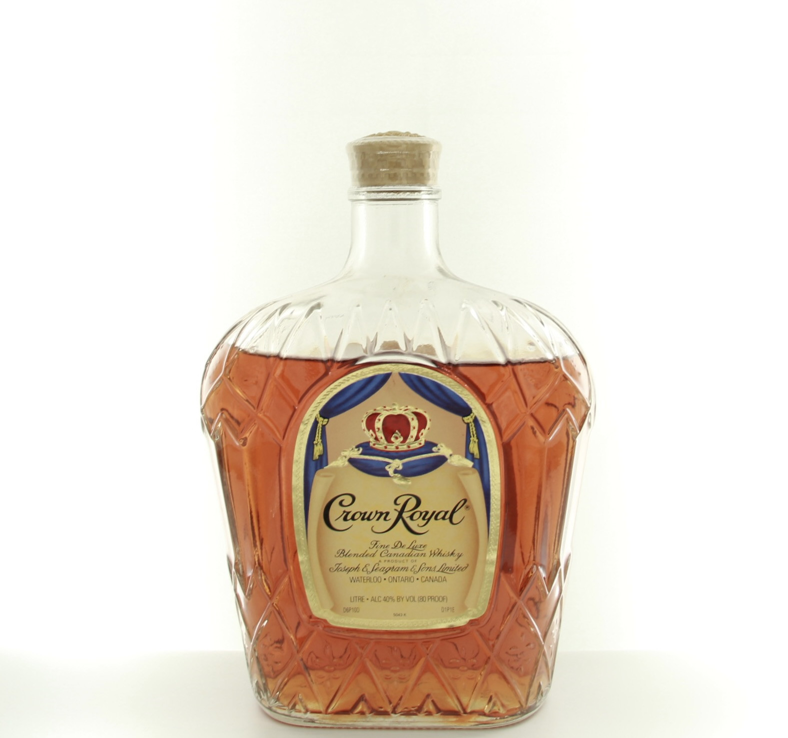 Crown Royal Fine De Luxe Blended Canadian Whisky 1lt – whisky bottle